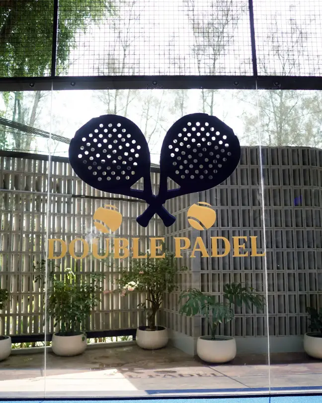 Double Padel crest on the breeze-block wall